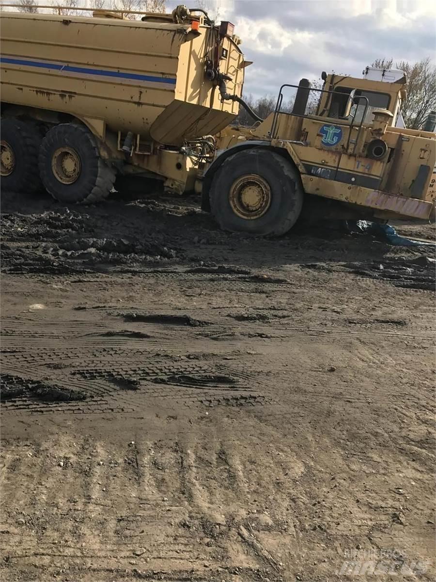 CAT D400 Грузовики-цистерны