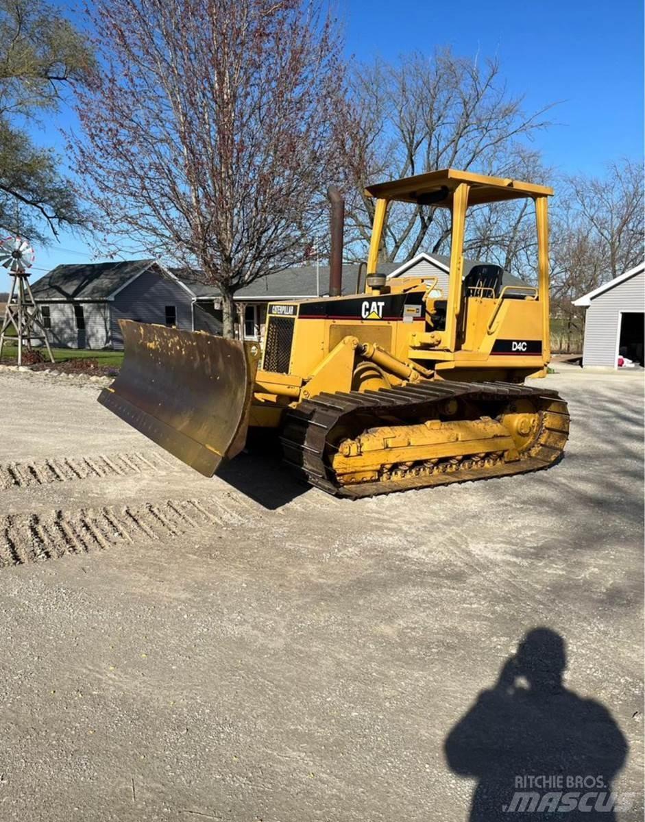 CAT D4C Гусеничные бульдозеры