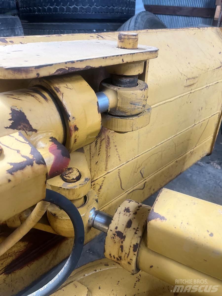 CAT D4C Гусеничные бульдозеры