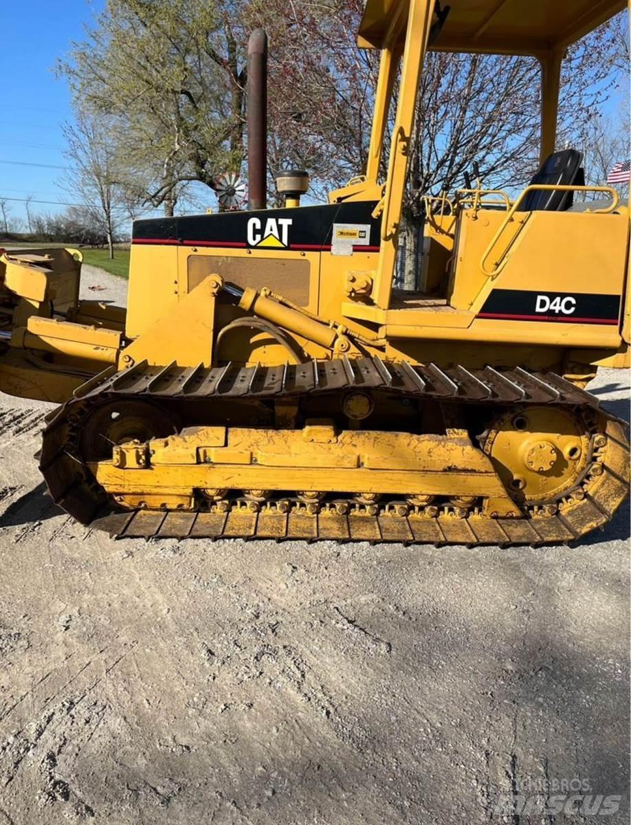 CAT D4C Гусеничные бульдозеры