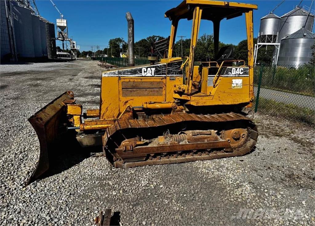 CAT D4C Гусеничные бульдозеры