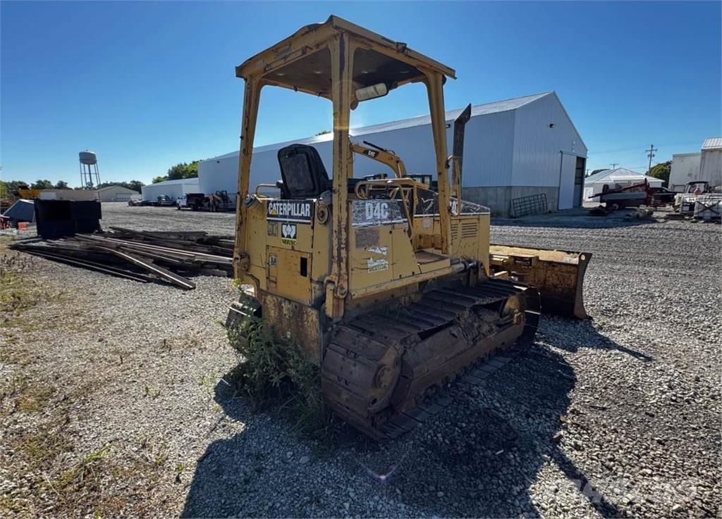 CAT D4C Гусеничные бульдозеры