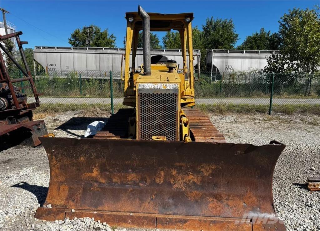 CAT D4C Гусеничные бульдозеры