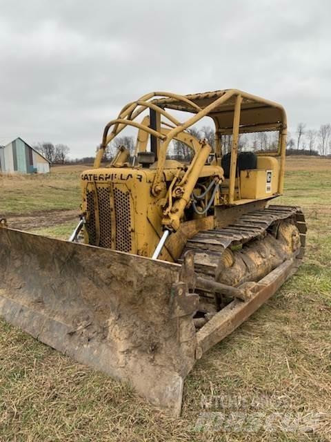 CAT D4D Гусеничные бульдозеры