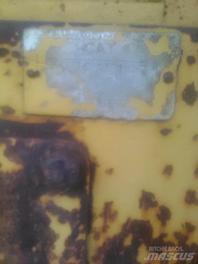 CAT D4D Гусеничные бульдозеры