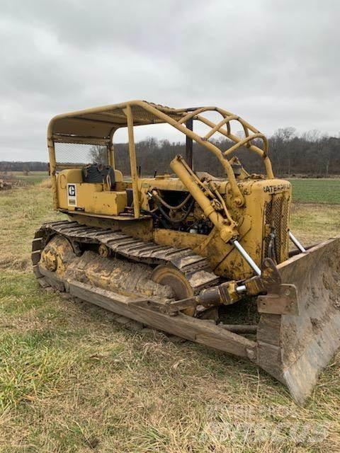 CAT D4D Гусеничные бульдозеры