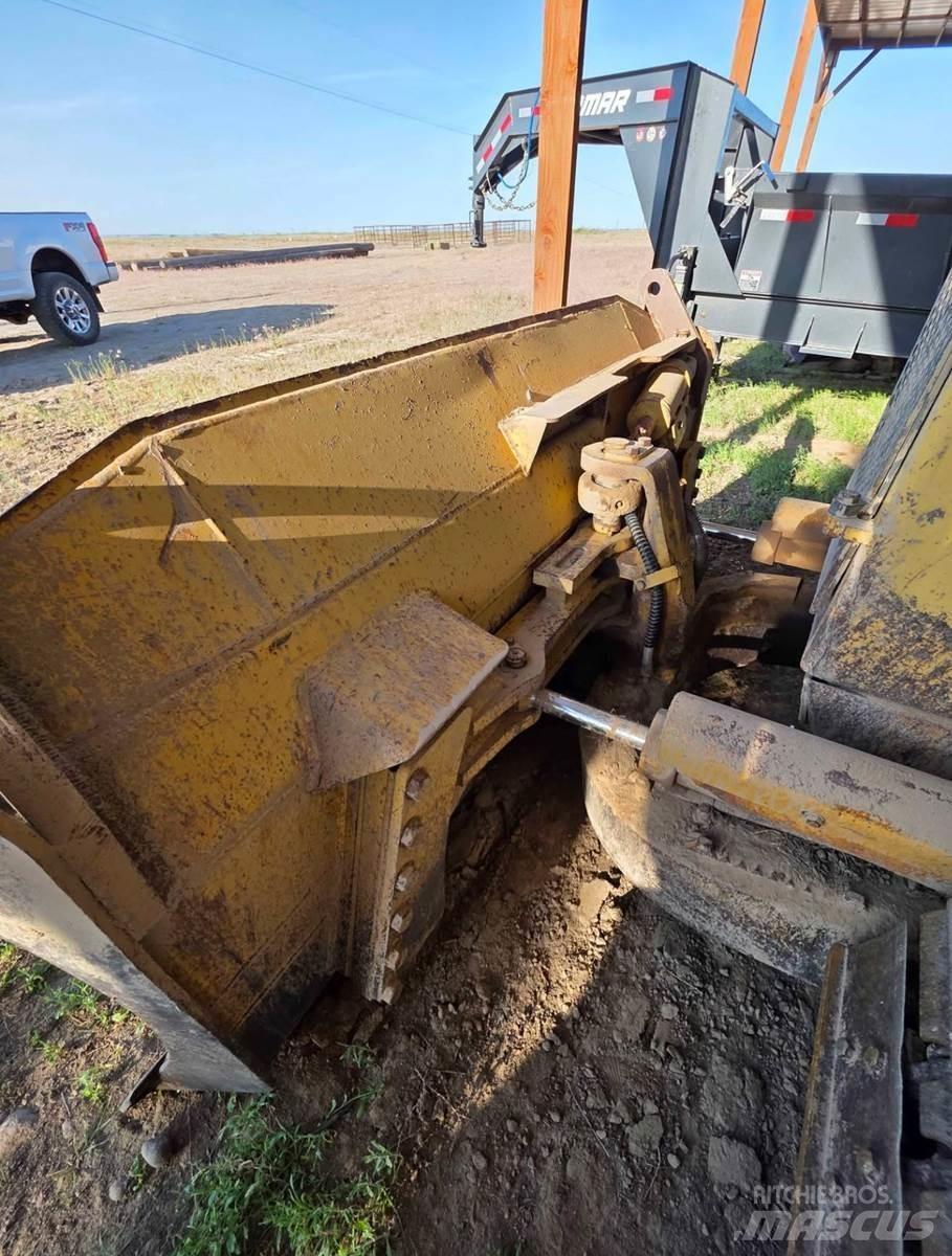 CAT D4H Гусеничные бульдозеры