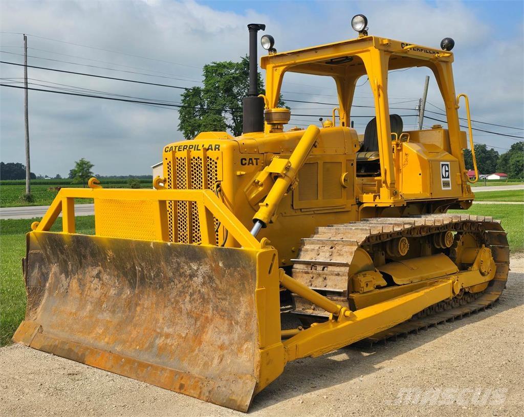 CAT D5B Гусеничные бульдозеры