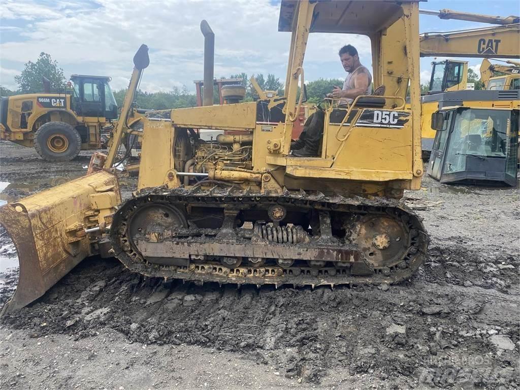 CAT D5C Гусеничные бульдозеры