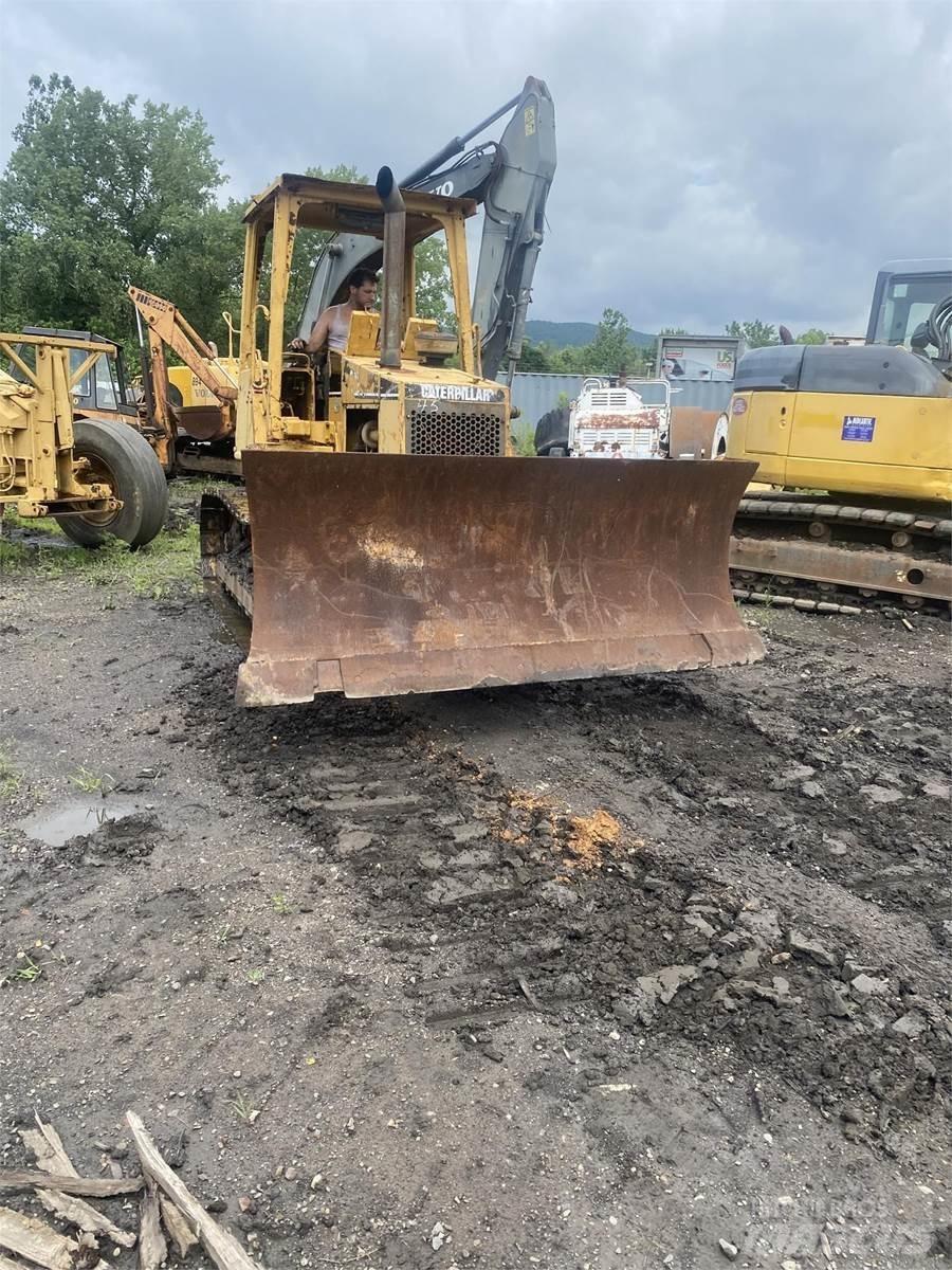 CAT D5C Гусеничные бульдозеры