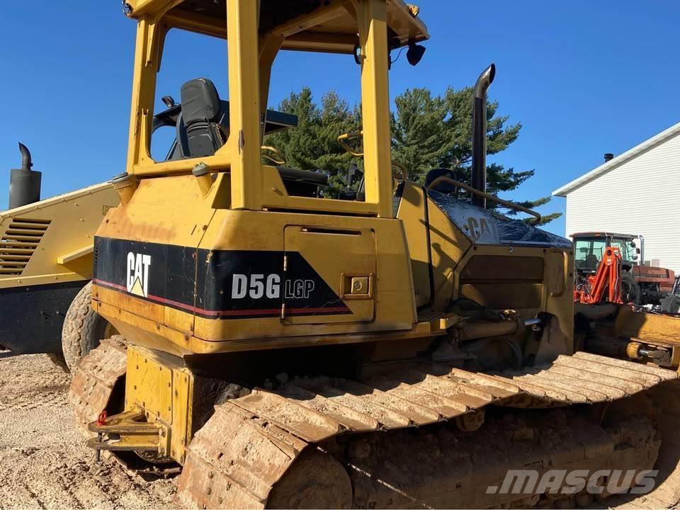 CAT D5G Гусеничные бульдозеры