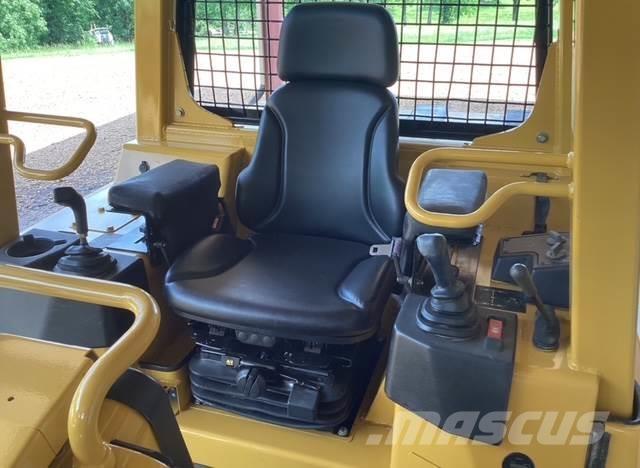 CAT D5G XL Гусеничные бульдозеры