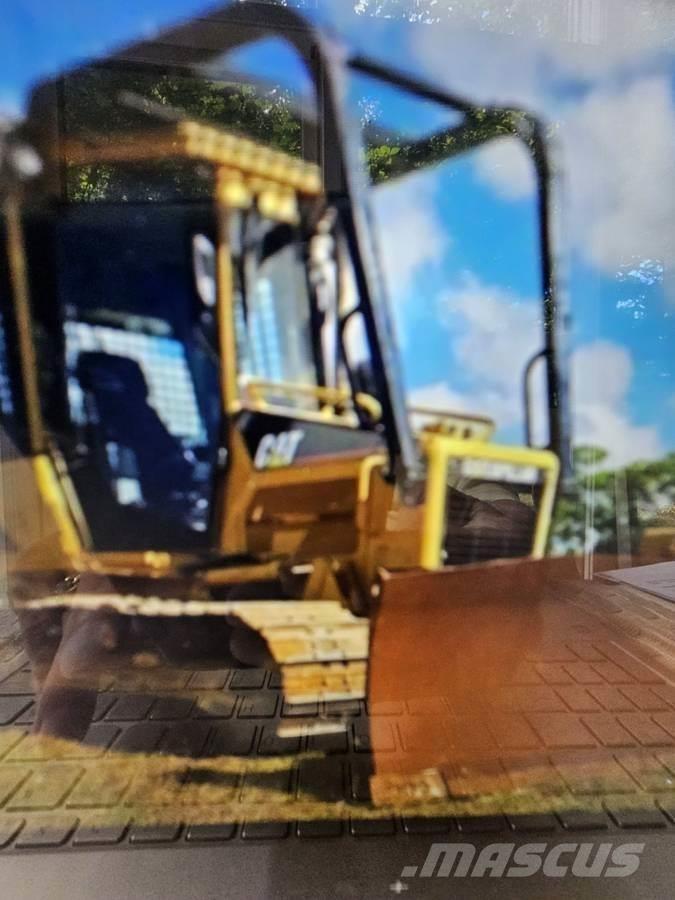 CAT D5G XL Гусеничные бульдозеры