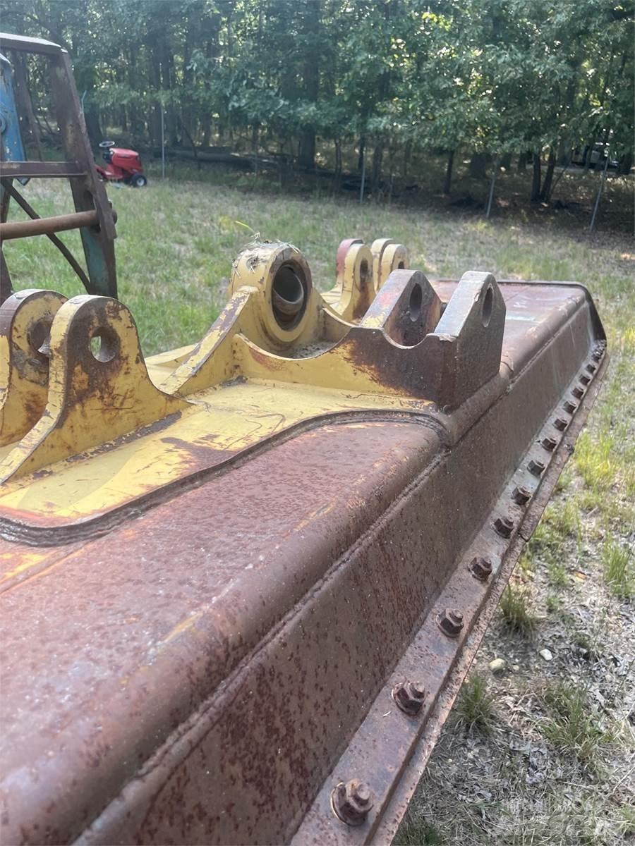 CAT D5K Бульдозерные отвалы