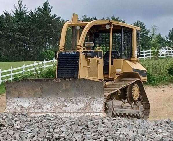 CAT D5M Гусеничные бульдозеры