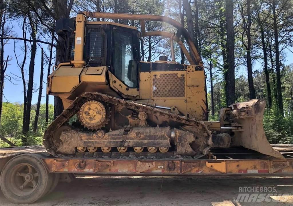 CAT D5M Гусеничные бульдозеры
