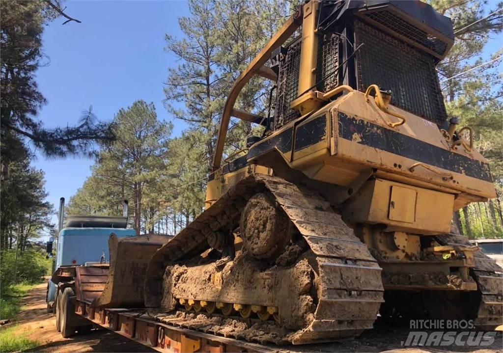 CAT D5M Гусеничные бульдозеры
