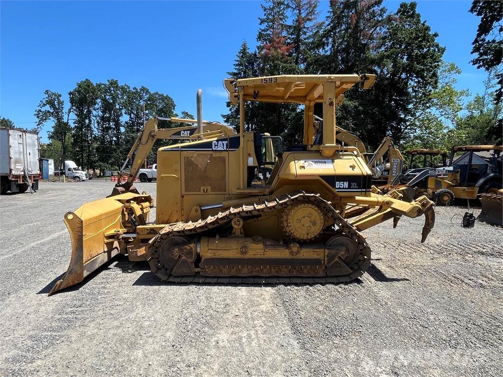 CAT D5N Гусеничные бульдозеры