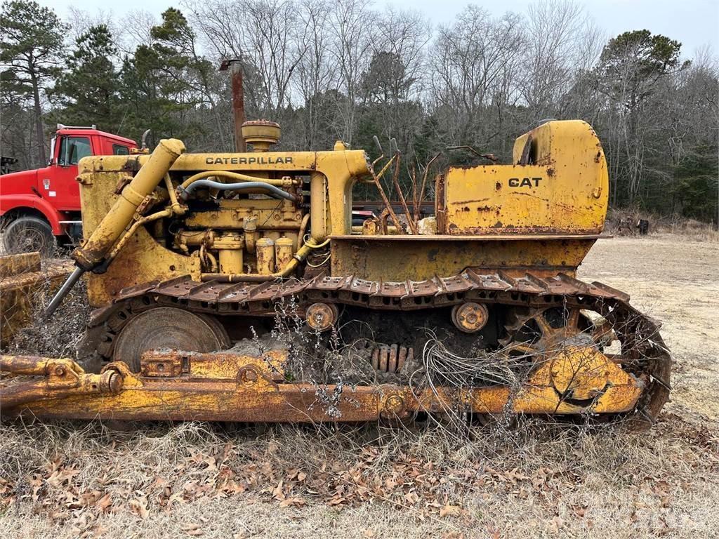 CAT D6 Гусеничные бульдозеры
