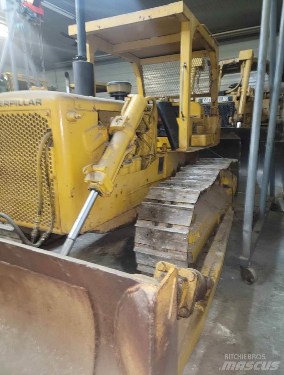 CAT D6B Гусеничные бульдозеры