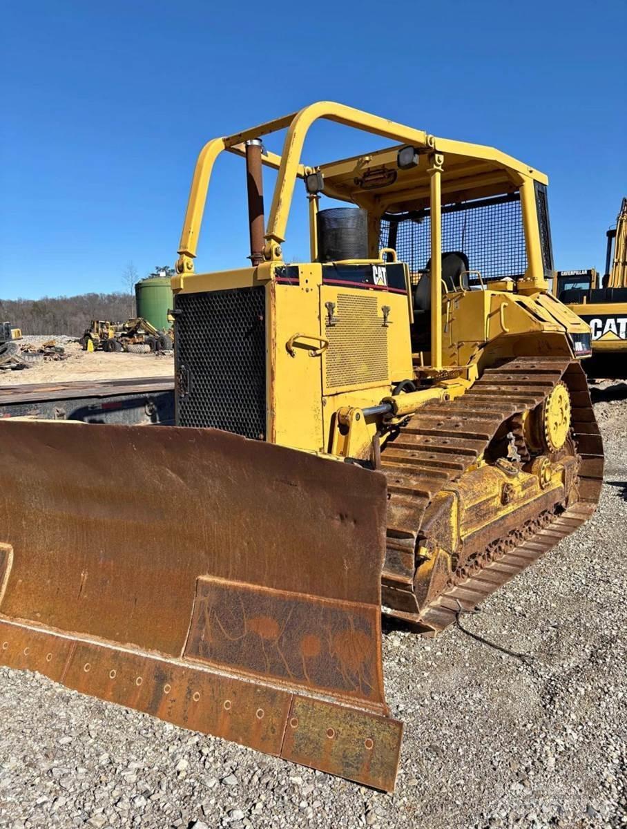 CAT D6M XL Гусеничные бульдозеры