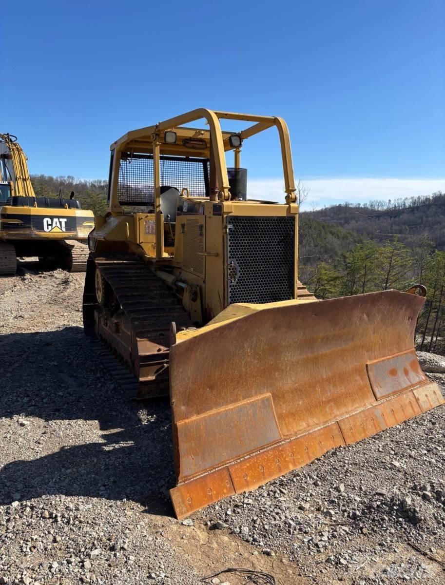 CAT D6M XL Гусеничные бульдозеры