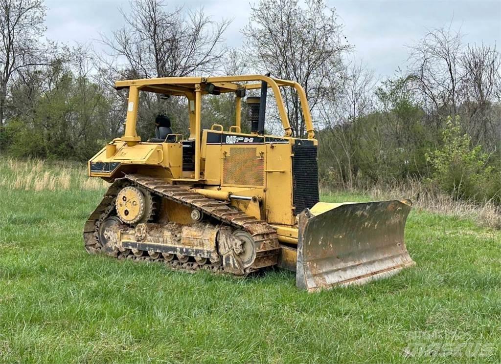 CAT D6M XL Гусеничные бульдозеры