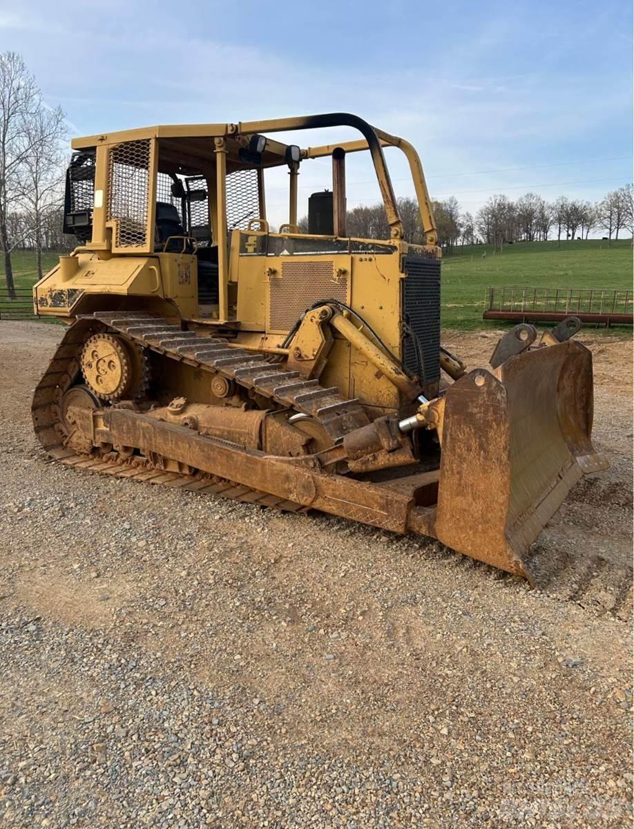 CAT D6M XL Гусеничные бульдозеры