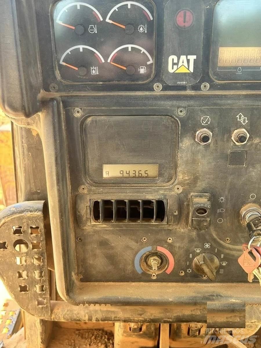 CAT D6N XL Гусеничные бульдозеры