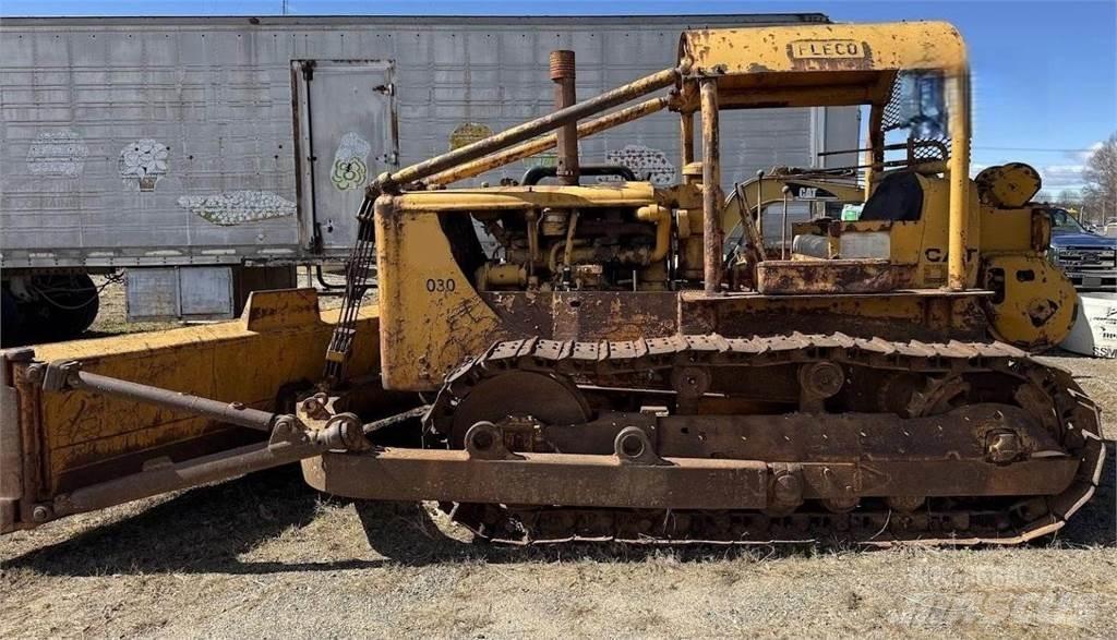 CAT D7 Гусеничные бульдозеры