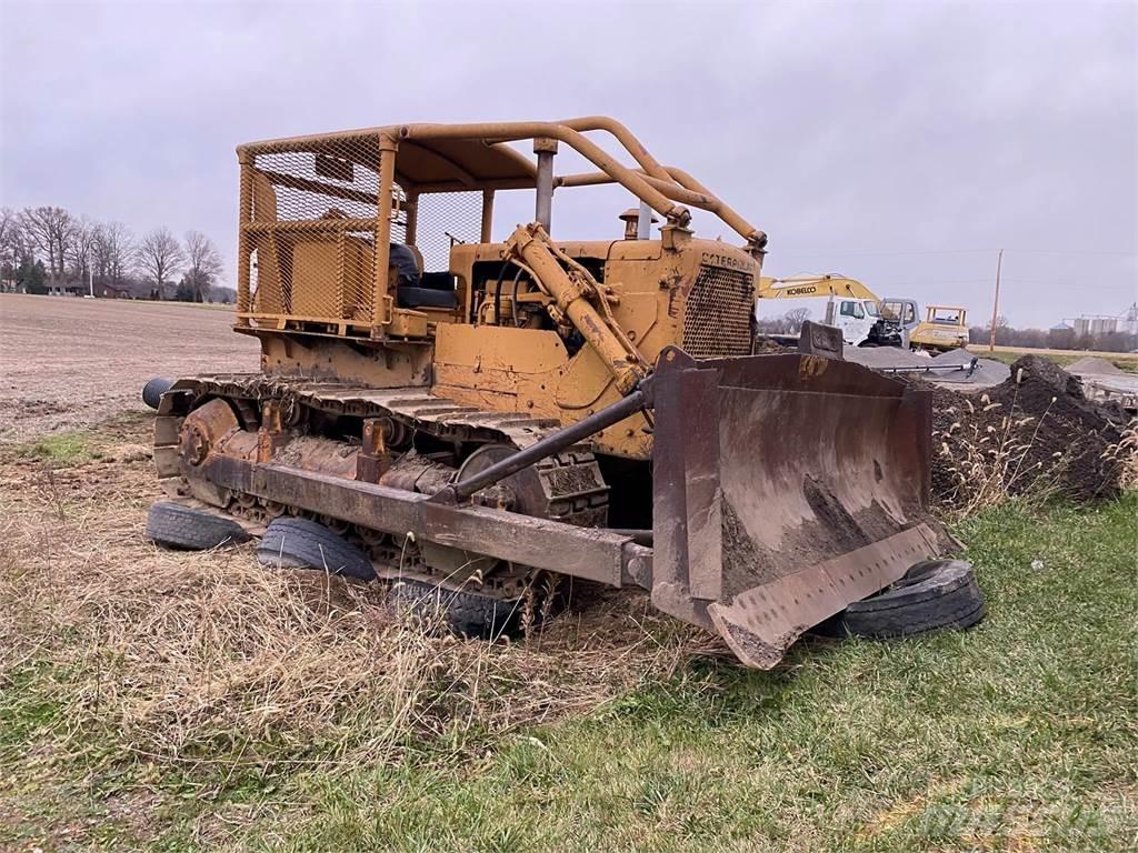 CAT D7E Гусеничные бульдозеры