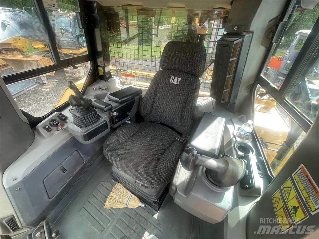 CAT D7E Гусеничные бульдозеры