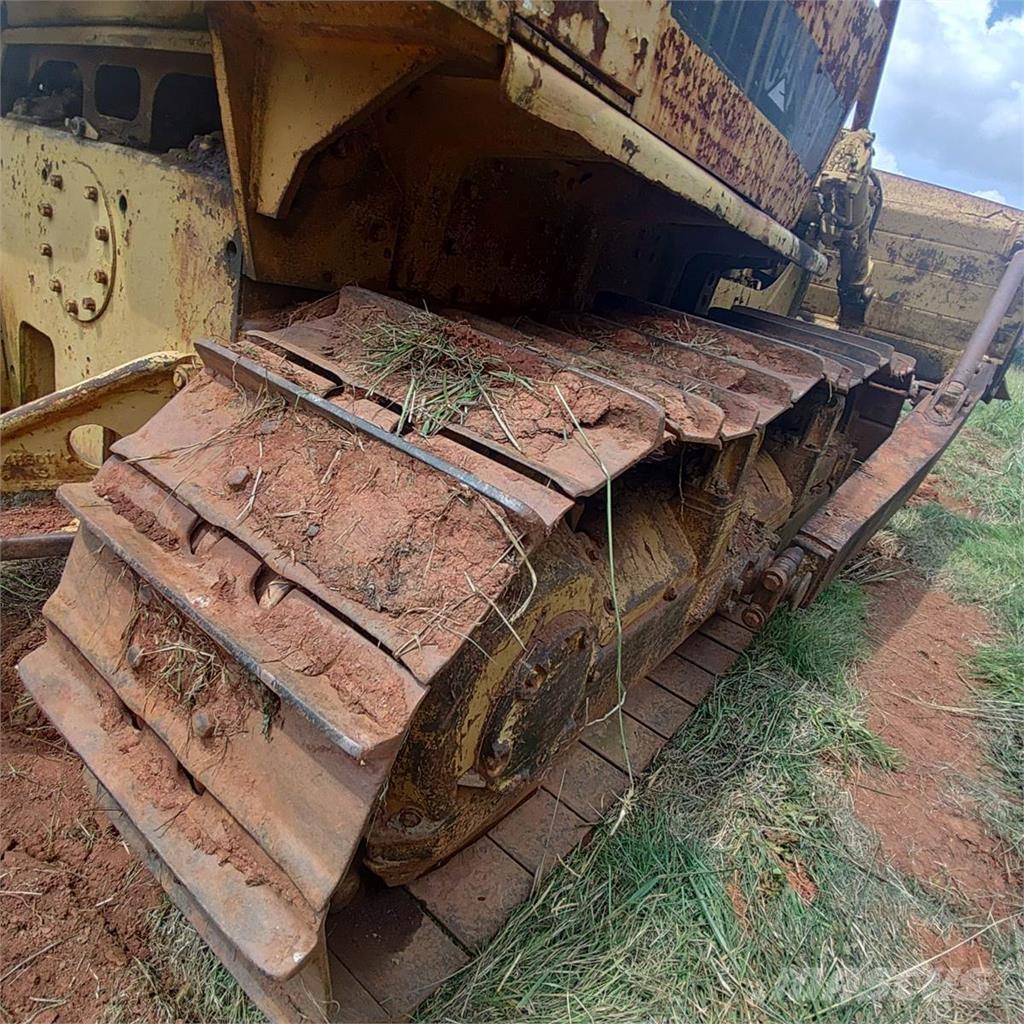 CAT D7E Гусеничные бульдозеры