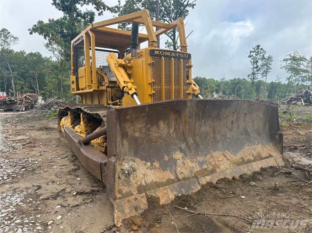 CAT D85E Гусеничные бульдозеры