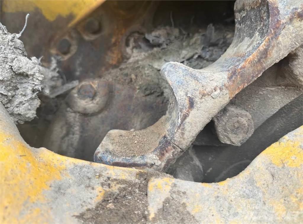 CAT D85E Гусеничные бульдозеры