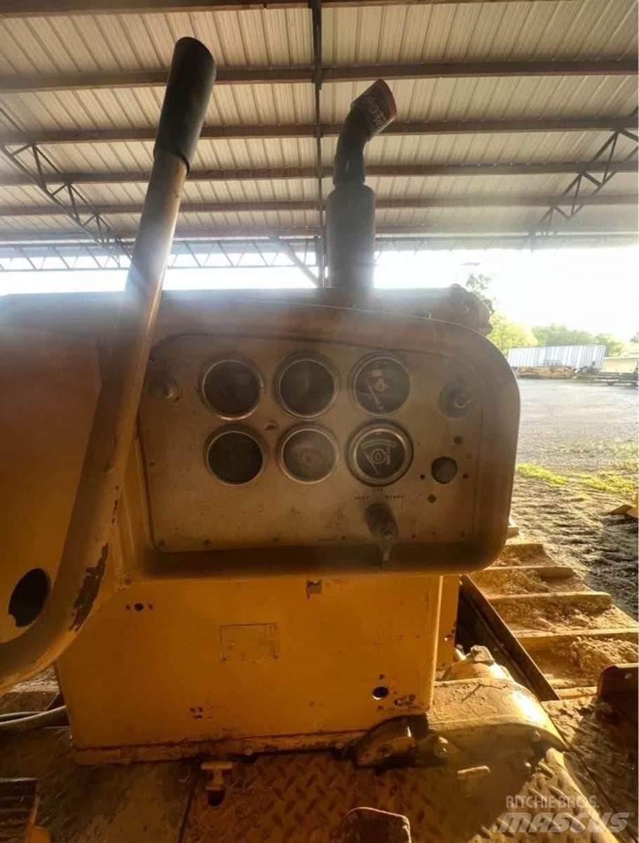 CAT D8H Гусеничные бульдозеры