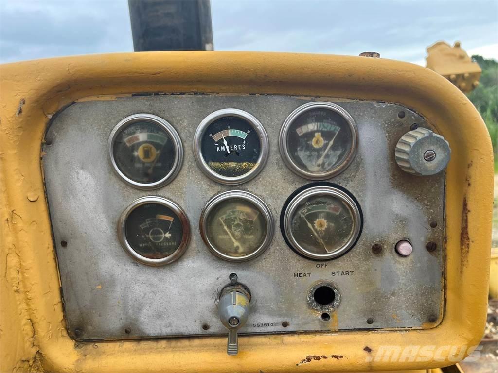 CAT D8H Гусеничные бульдозеры