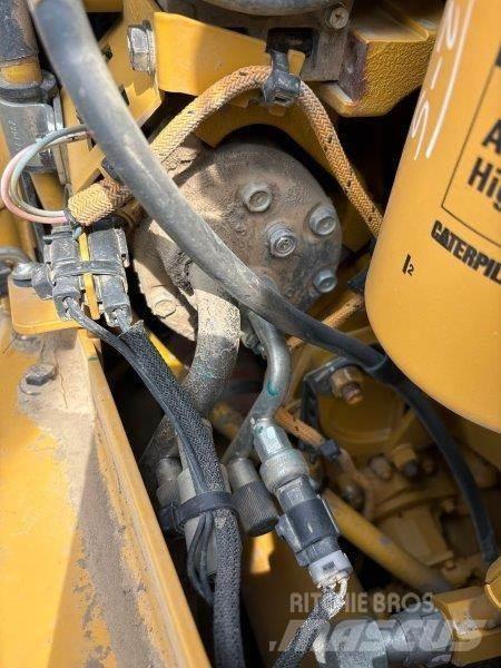 CAT D8T Гусеничные бульдозеры