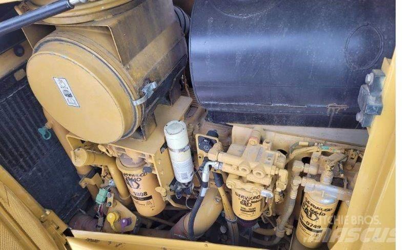 CAT D8T Гусеничные бульдозеры