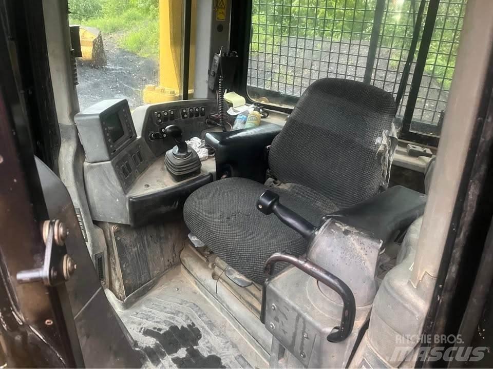 CAT D8T Гусеничные бульдозеры