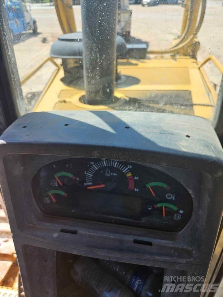 CAT D8T Гусеничные бульдозеры