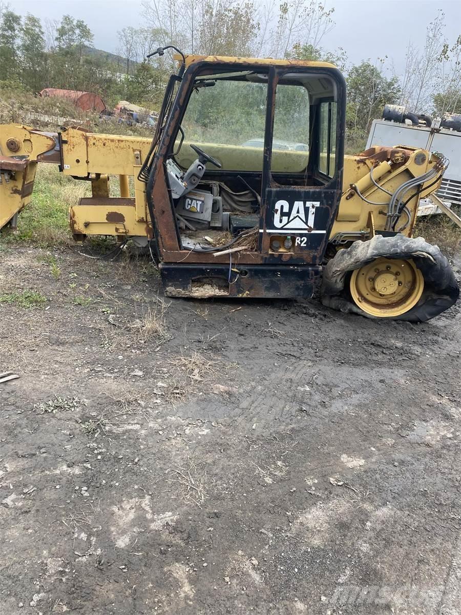 CAT TH82 Телескопические погрузчики