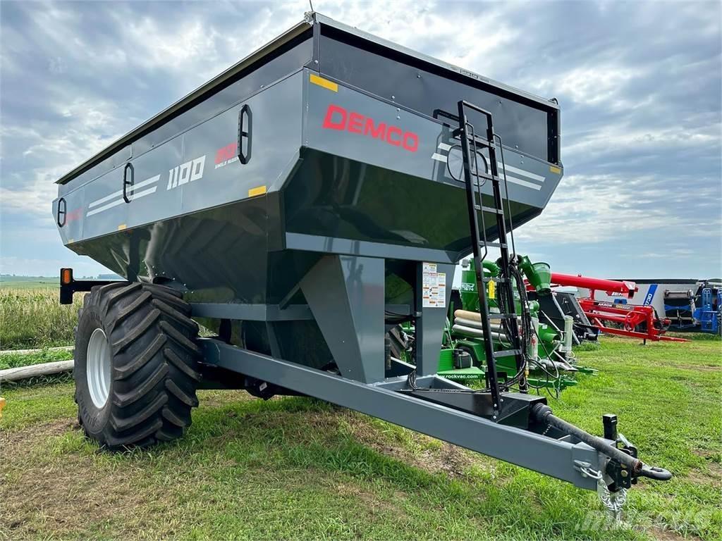 Demco 1100 Прицепы перегрузчики зерна