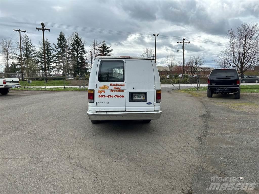 Ford E-250 Микроавтобусы