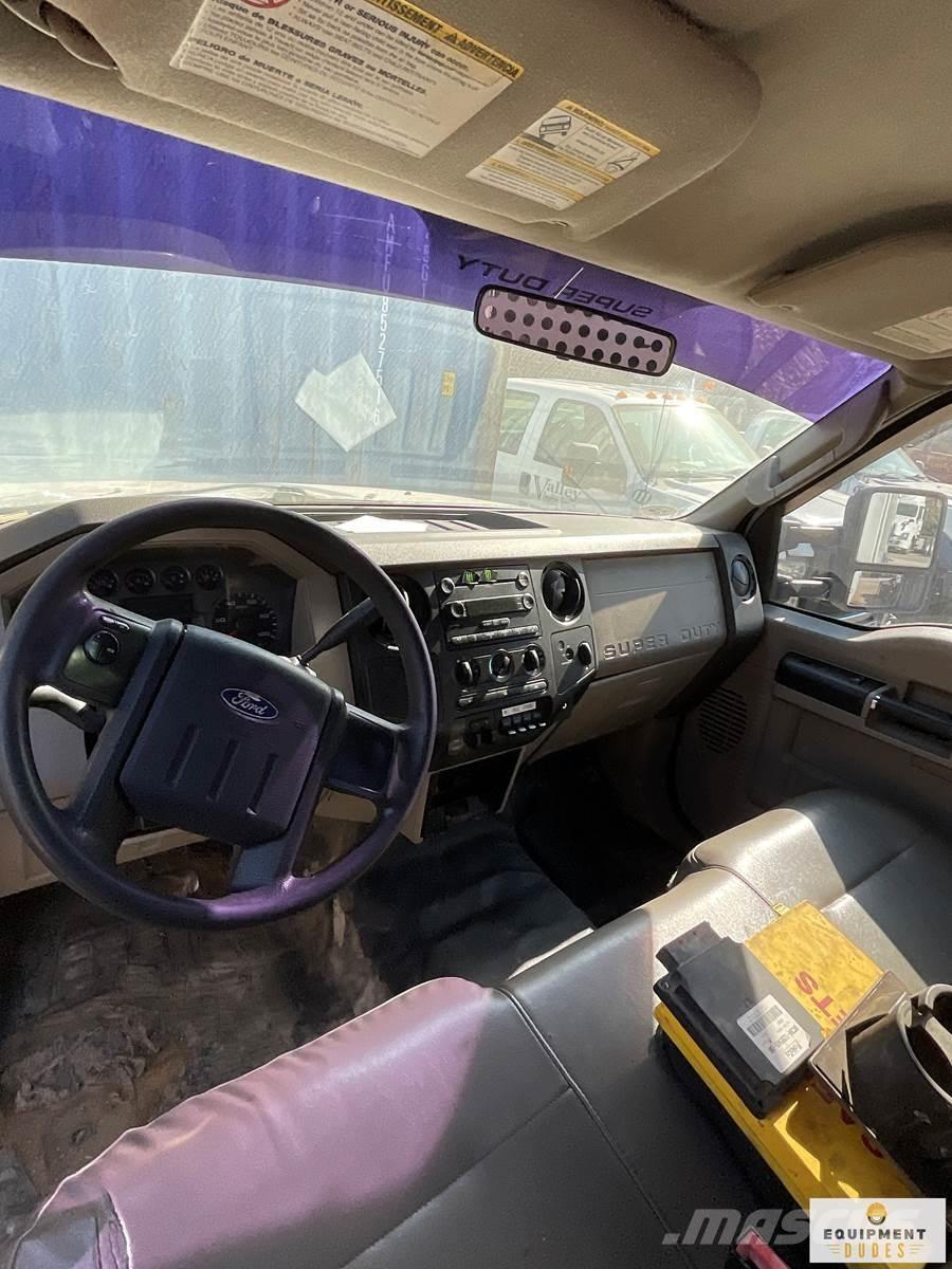 Ford F-550 Комбинированные дорожные машины