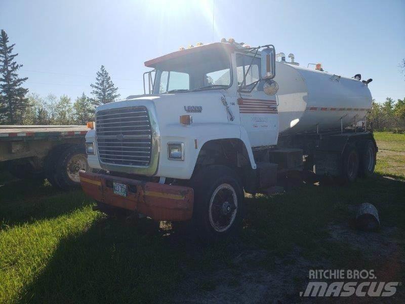 Ford L8000 Грузовики-цистерны