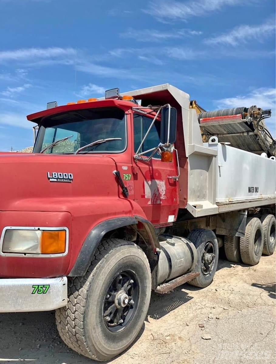 Ford L9000 Грузовики-цистерны