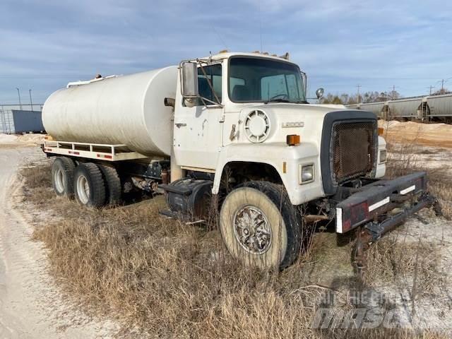 Ford L9000 Грузовики-цистерны