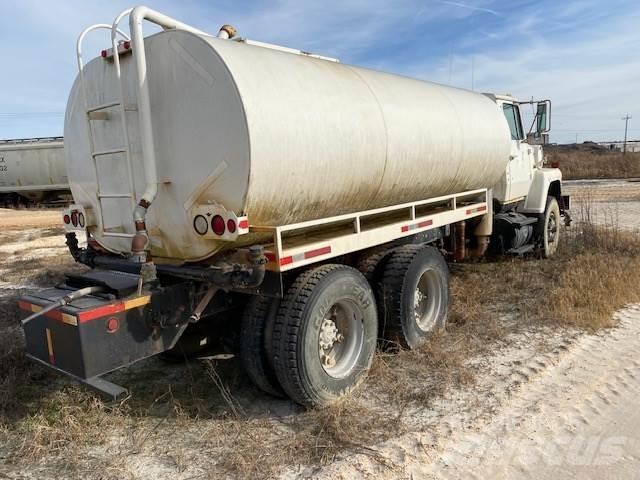 Ford L9000 Грузовики-цистерны