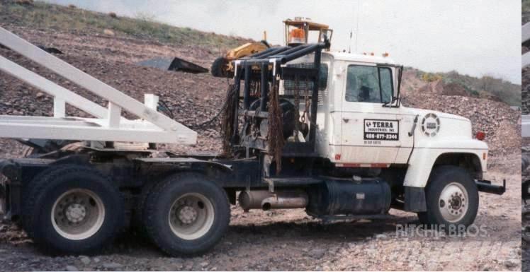 Ford LT9000 Бортовые грузовики